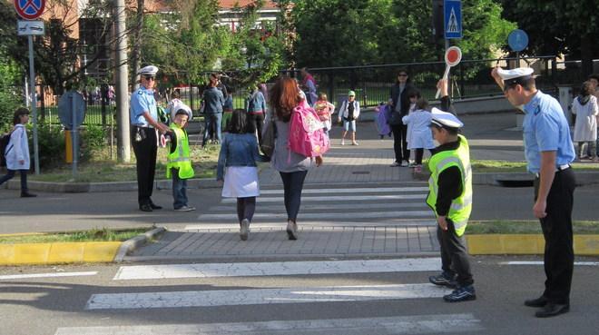 Alunni “vigili per un giorno” con la polizia municipale