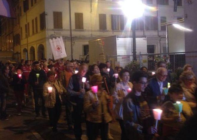 La Bassa in lacrime ricordando il sisma 