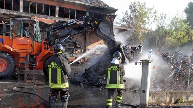 Incendio devasta frigo industriale