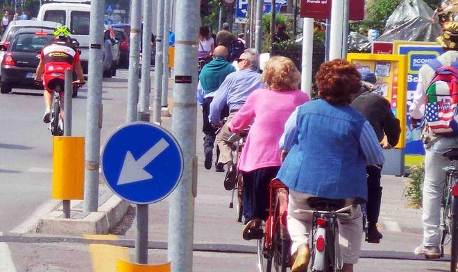 Fratelli d'Italia: <Fate le multe ai ciclisti vanno contromano>