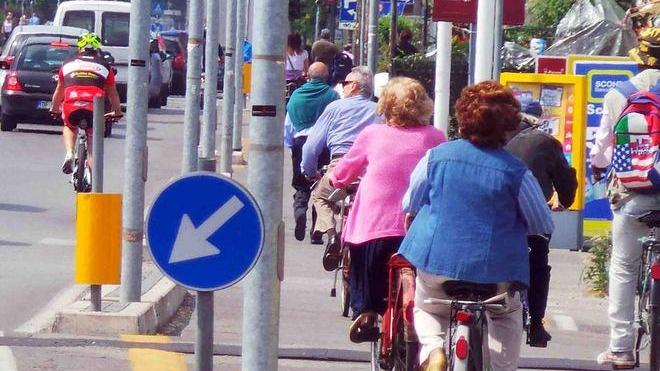 Fratelli d'Italia: <Fate le multe ai ciclisti vanno contromano>