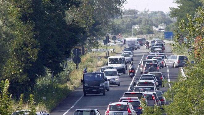 Statale Romea, traffico rallentato a causa di un incidente