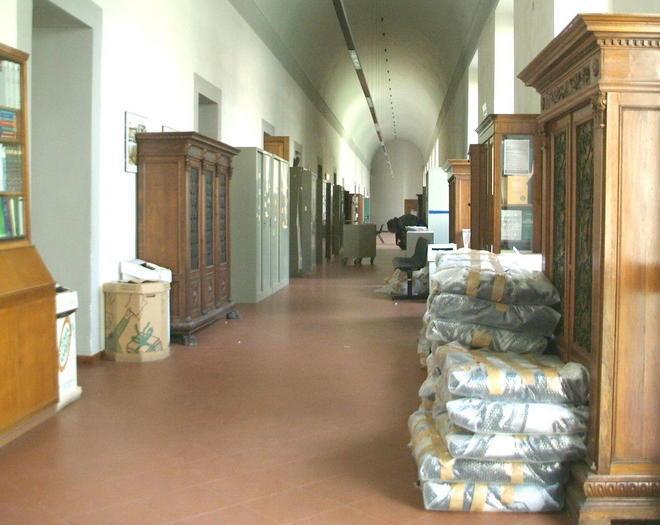 Spia la moglie con le telecamere e la picchia