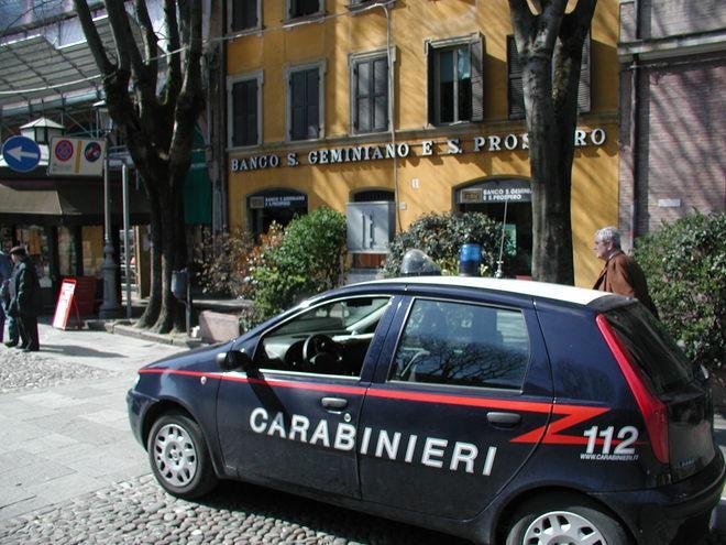 Ruba una Porsche, i carabinieri lo seguono e lo arrestano 