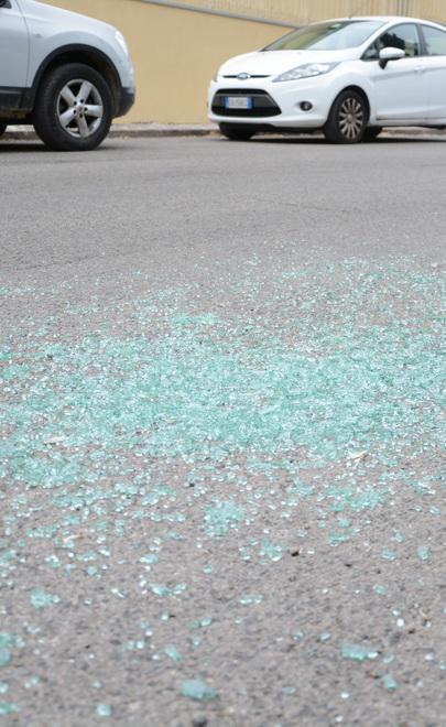 Decine di vetture danneggiate durante la festa