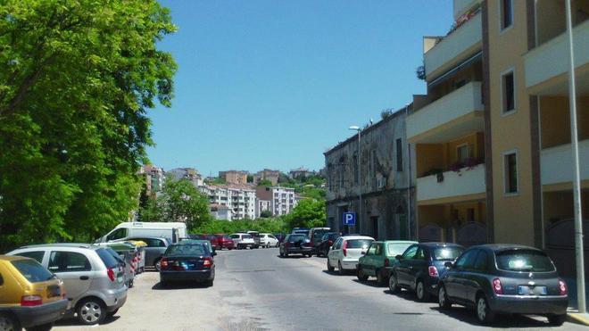 Preso a pugni e rapinato del portafoglio 