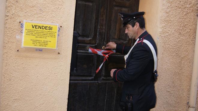 L’avvocato Azzena rinuncia alla difesa