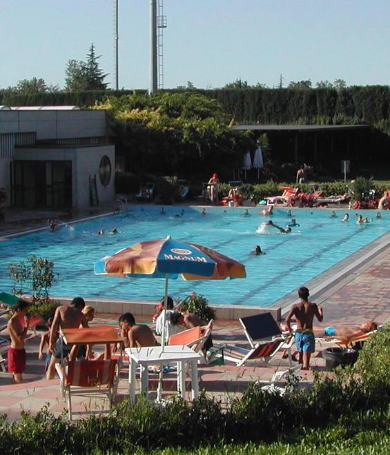 Riapre la piscina comunale a Spezzano