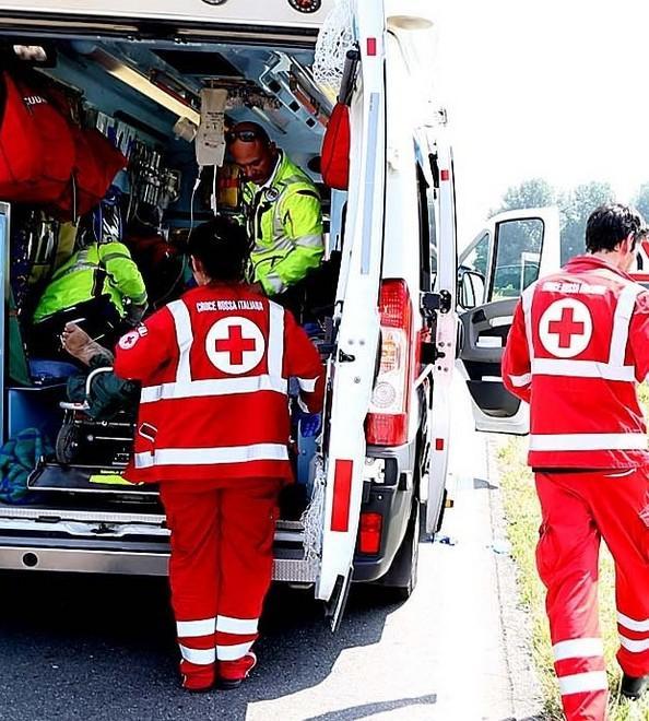 Si schianta in moto: è gravissimo 