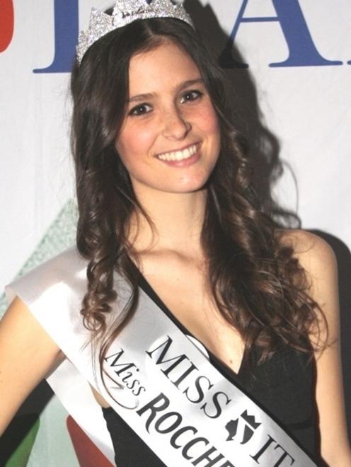 Una fascia alla bella Martina nelle selezioni di Miss Italia