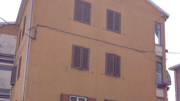 La vittima abitava col fratello in una casa di via Amendola