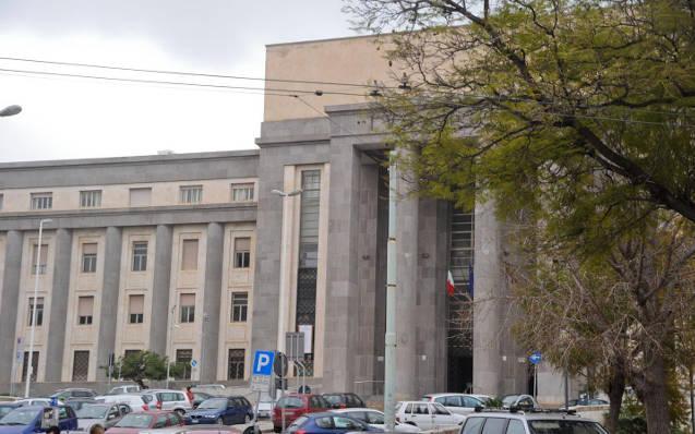 Ubriaco aggredisce la moglie e frattura una mano al figlio 