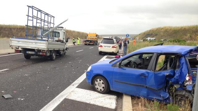 Tamponamento sulla statale 131, muore un uomo: