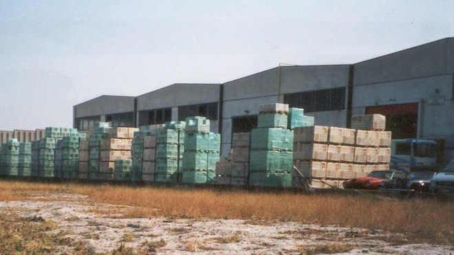Vende i pallets della ceramica, operaio scoperto