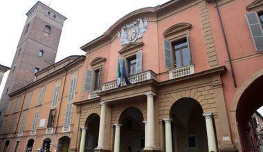 Il Comune deve tagliare sedici dirigenti 