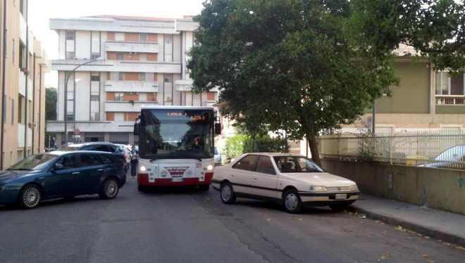 Blocca il traffico per mezzora