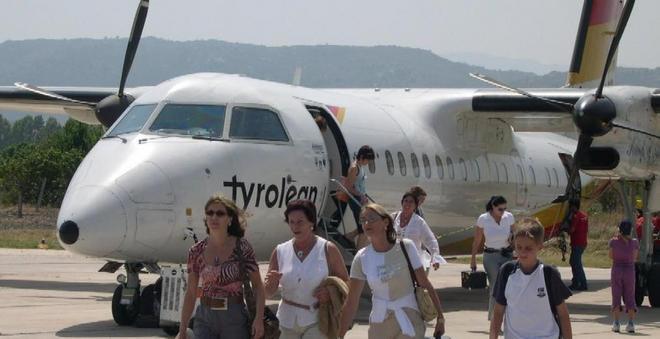 L’ultimatum: riaprire subito l’aeroporto 