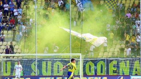 Curva Sud srotola lo striscione e torna in trasferta a Pescara