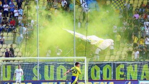Curva Sud srotola lo striscione e torna in trasferta a Pescara