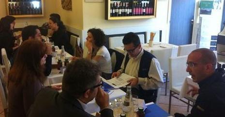 Il colloquio di lavoro ora si fa anche al bar 