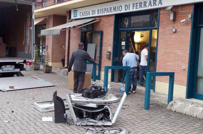 Bancomat, l’esplosivo nascosto nel Ferrarese 