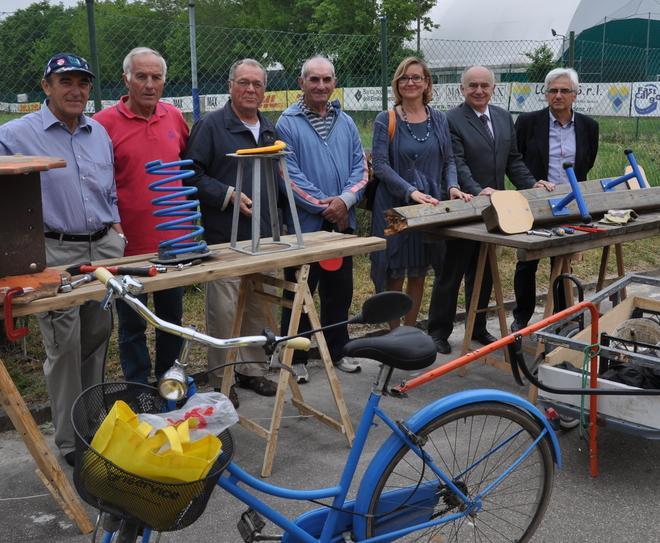 Panchine e giochi nei parchi la manutenzione ai volontari