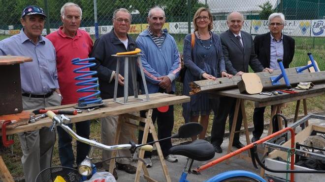 Panchine e giochi nei parchi la manutenzione ai volontari