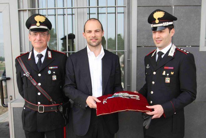 Carabinieri, a voi le chiavi della nuova caserma 