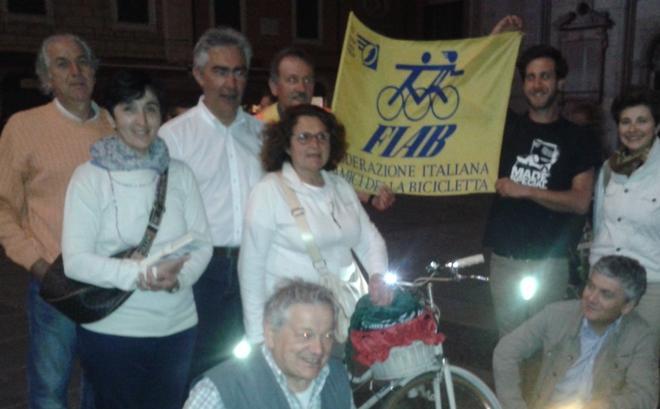 Biciclette sicure la Fiab regala i catarifrangenti 