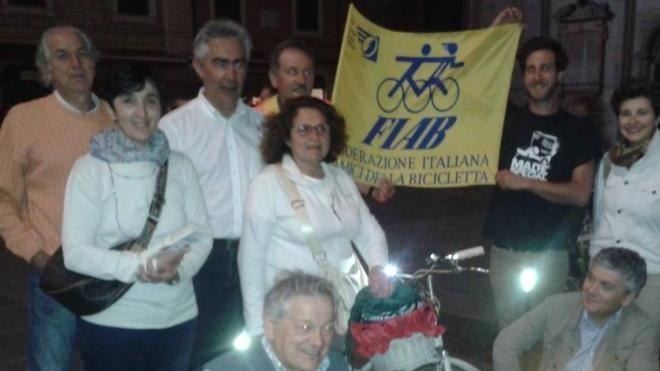 Biciclette sicure la Fiab regala i catarifrangenti