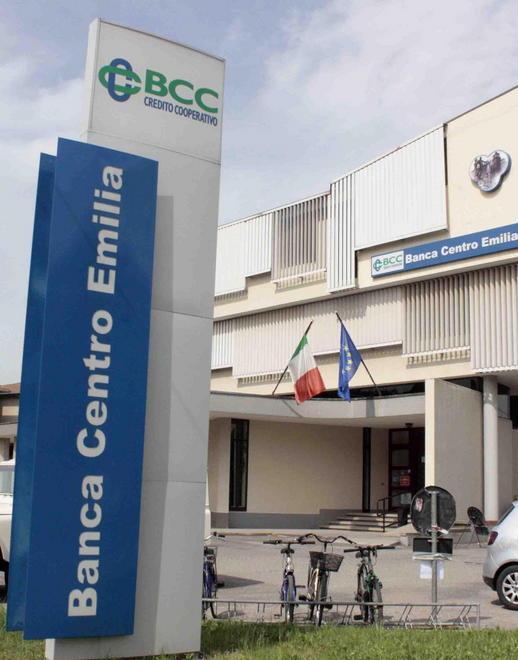 Dipendente della banca sotto accusa per falso 