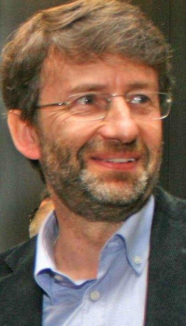 Le case e la vecchia moto del ministro Franceschini