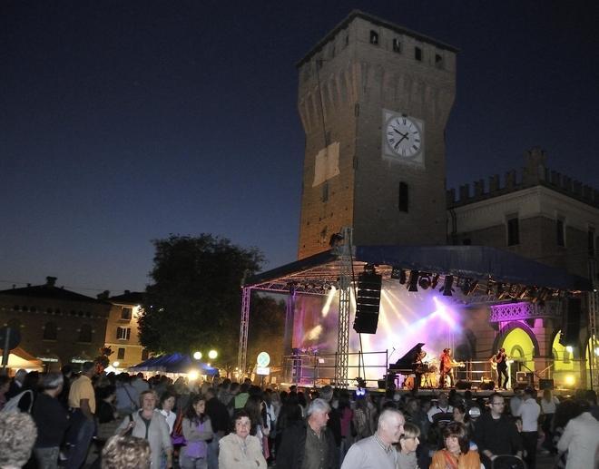 A Castelnuovo sarà Notte Blu 