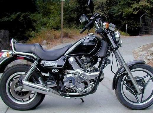 Rubano una moto da collezione 