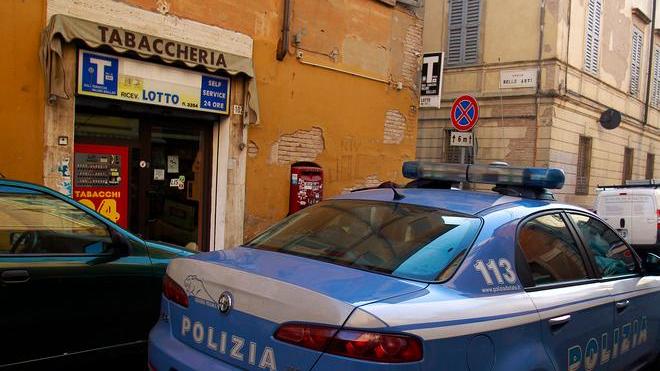 Viene condannato alla comunità