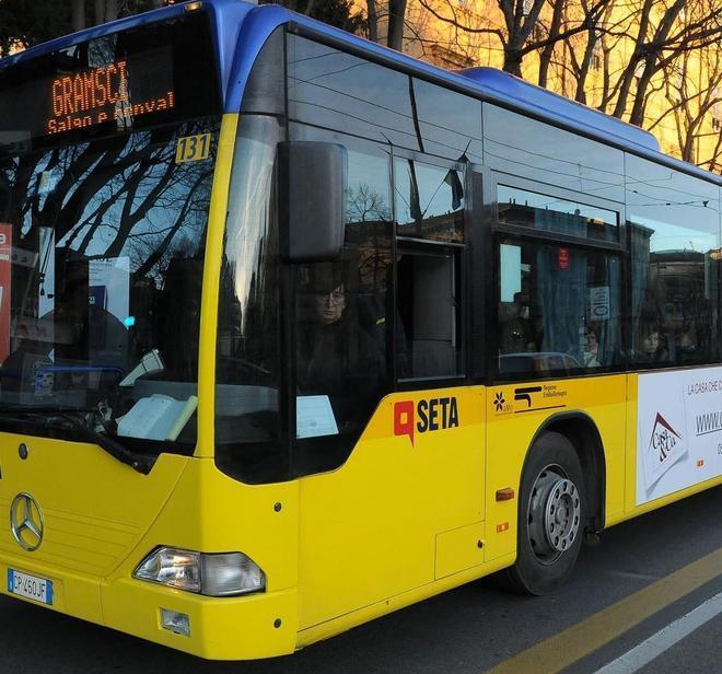 Bus passa sui piedi di uno scolaro 