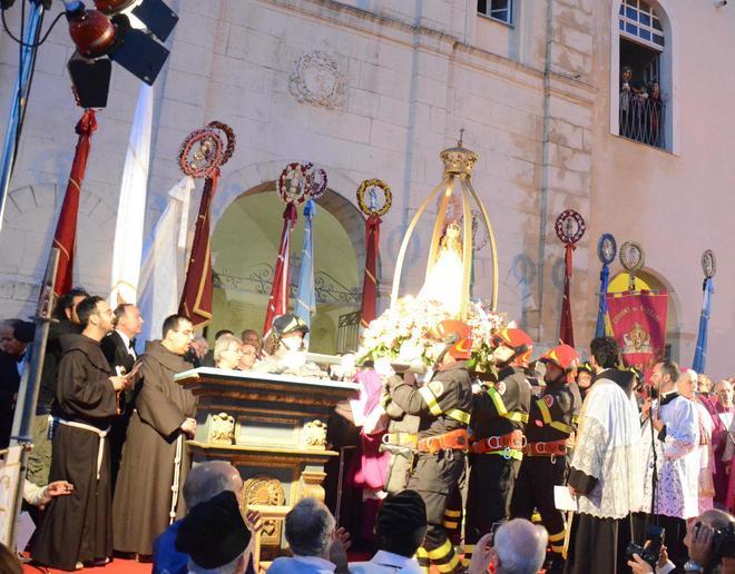 Madonnina in processione col pensiero ai sofferenti 