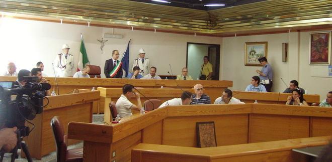 «Crisi insanabile», l’opposizione chiede che il sindaco lasci 