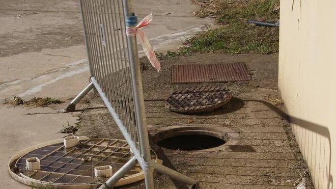 Un fiume di liquami invade lo stadio Manconi