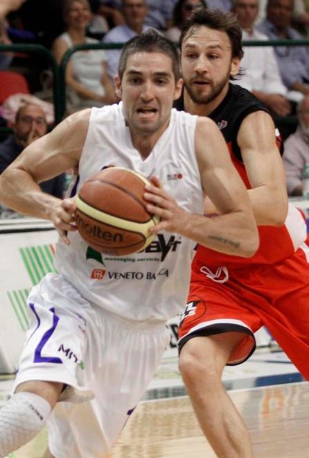 E capitan Ferri indica la via «Fermiamoli a metà campo»