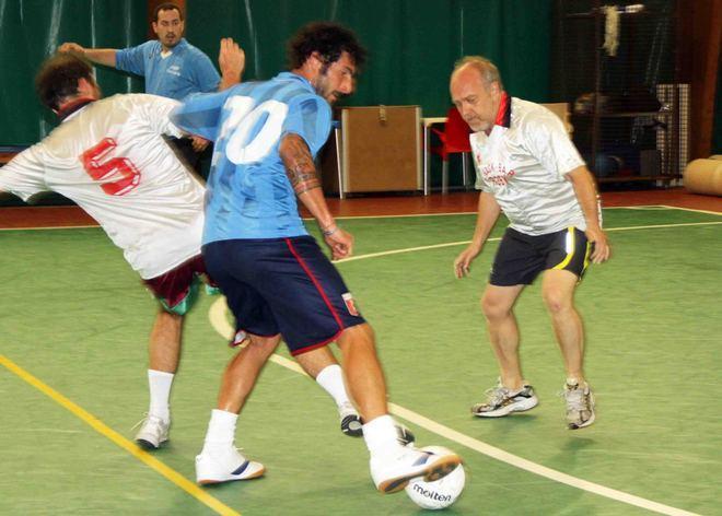 Il sindaco tiene per 30’ a calcetto