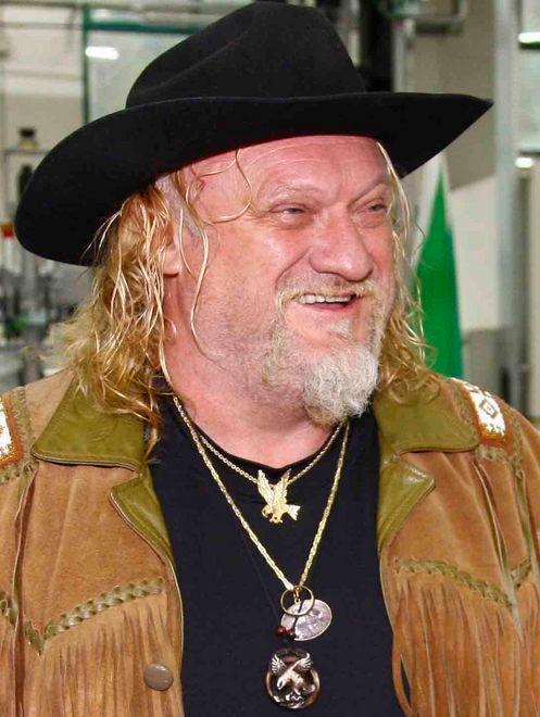 Donati 16mila euro in beneficenza 