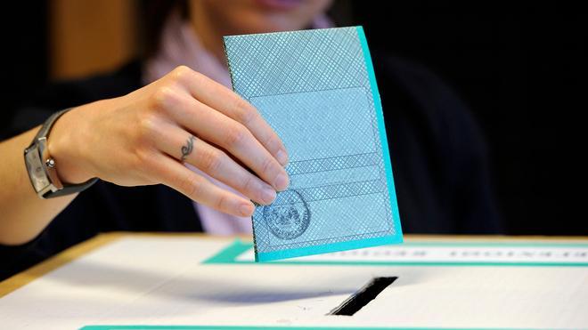 Elezioni, fotografa la scheda: denunciato a Golfo Aranci 