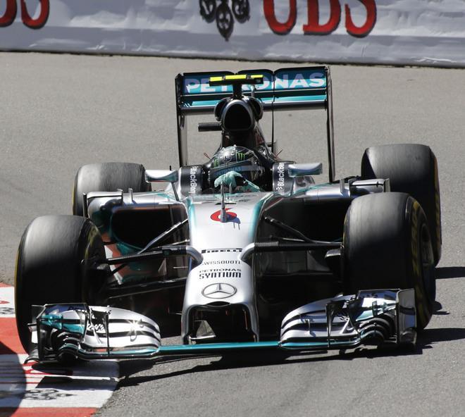  Rosberg in pole a Monaco ma tra mille polemiche 