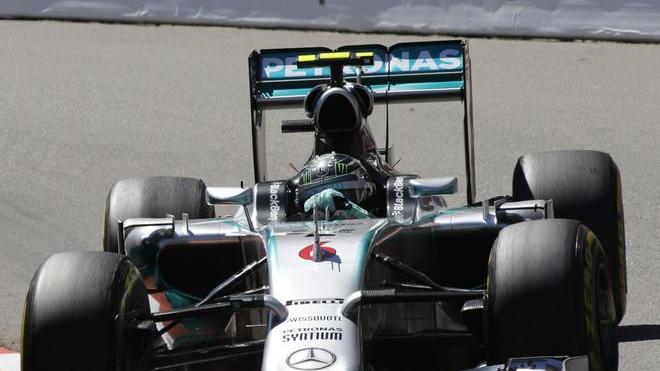 Rosberg in pole a Monaco ma tra mille polemiche