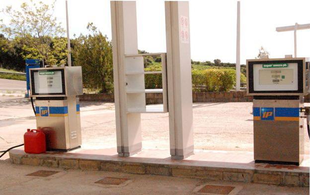  Distributore di benzina a Laconi Il sindaco: «Rifornitevi qui»