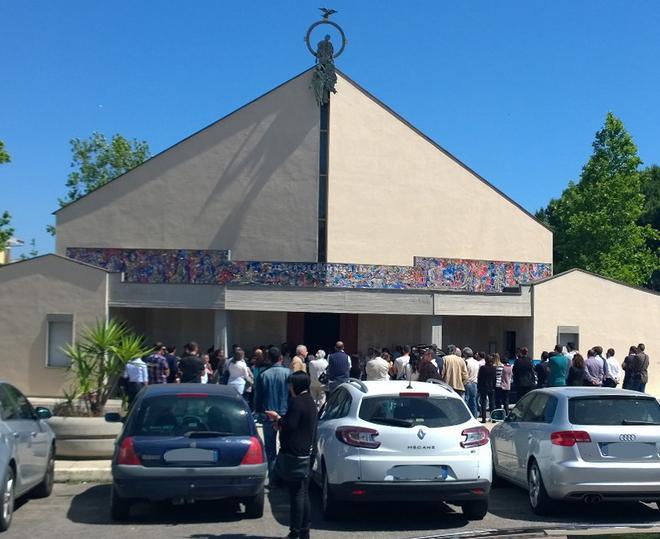 L’ultimo saluto alla piccola Angela, grande commozione