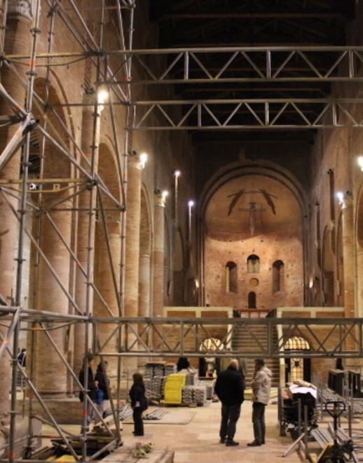 Migliaia di visitatori in pellegrinaggio all’Abbazia ferita 