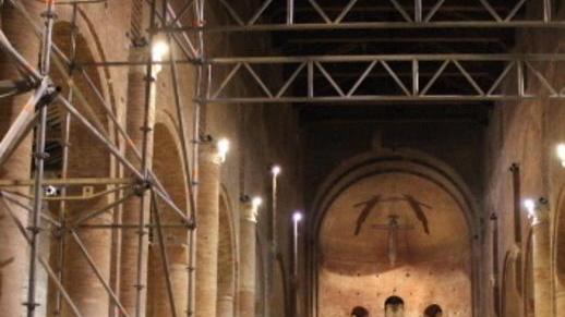 Migliaia di visitatori in pellegrinaggio all’Abbazia ferita