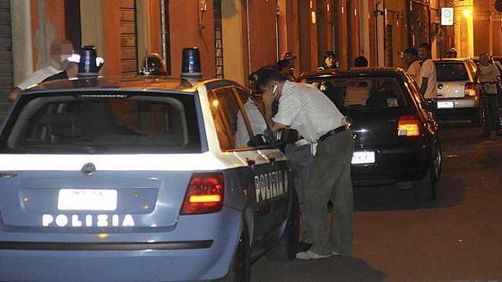 Rua Pioppa, getta la droga in strada Tre arresti e due denunce della Volante